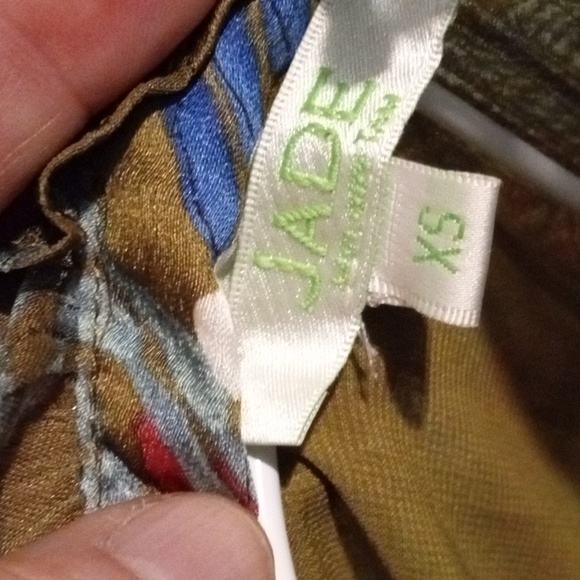 JADE MELODY TAN BLOUSE SLEEVELESS RUFFLED V NECKLINE INTRICATE GOLD STITCHING XS - Picture 5 of 7